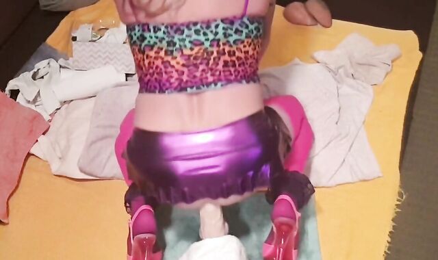 Crossdresser Twink Gapes on Huge Dildo 2