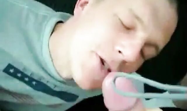 Amateur Dude Sucks Cock and Gets a Mouthful of Cum