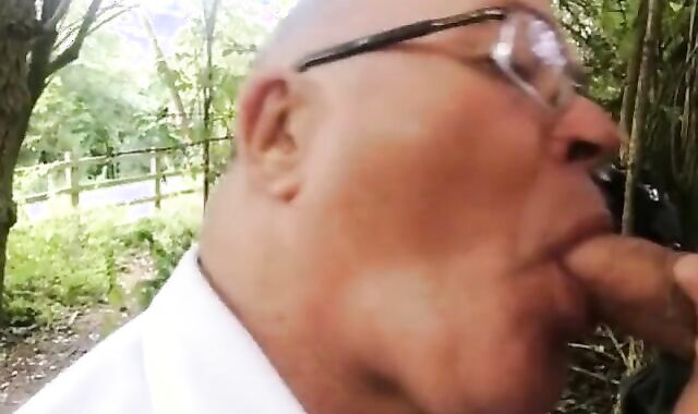 Outdoor Blowjob Tables Turned on Amateurs 4