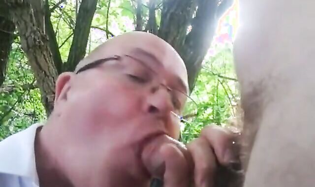 Outdoor Blowjob Tables Turned on Amateurs 4