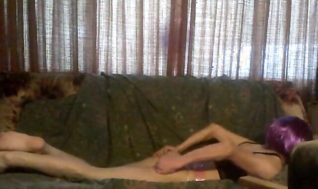 Ryannatranny Twerking and Spreading Legs for You