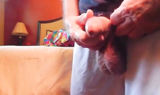 Amateur Bareback: Big Daddy's Handjob