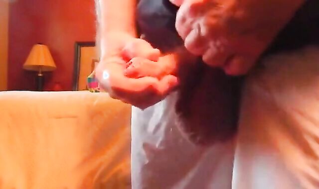 Amateur Bareback: Big Daddy's Handjob