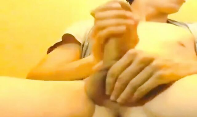 Huge Cock Twink Amateur Masturbates on Webcam