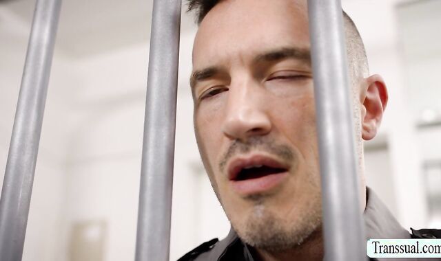 Jail guard fucks this horny prisoners in the cell
