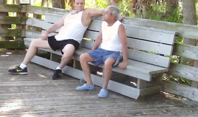 Abuelo y gordito: sexo público con maduros amateurs