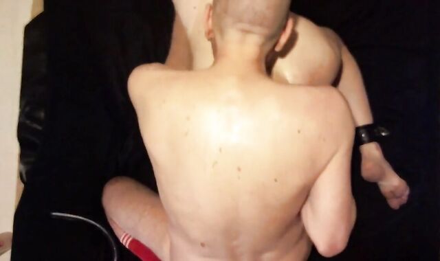 Bareback Fisting Amateur Takes It Up the Ass