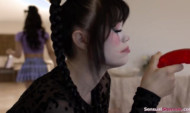 Yhivi catches her tgirl roommate toying