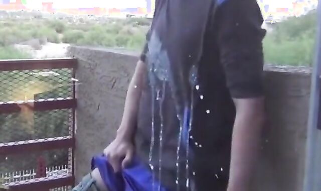 Masturbation im Freien auf dem Balkon 2