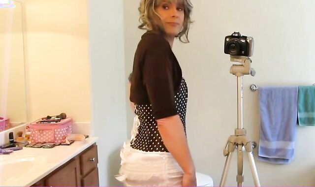 Big Cock Handjob for Crossdresser Samantha