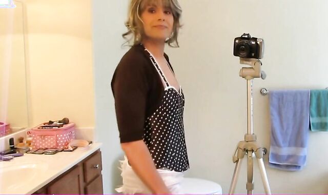 Big Cock Handjob for Crossdresser Samantha