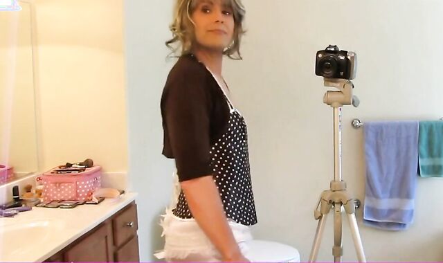 Big Cock Handjob for Crossdresser Samantha 2