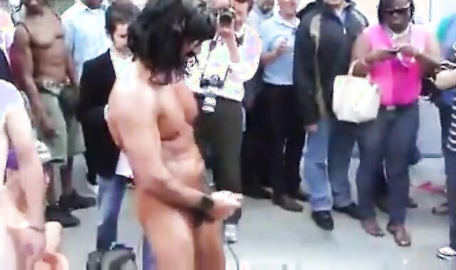 Public Masturbators: Outdoor Hunk Action