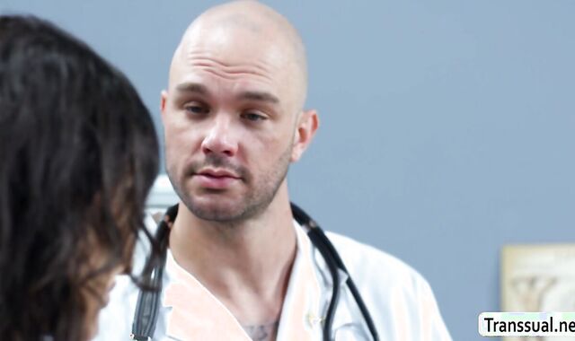 Trying the dick of my super handsome doctor