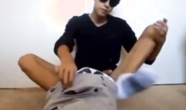 Skinny Emo Amateur Twinks Striptease