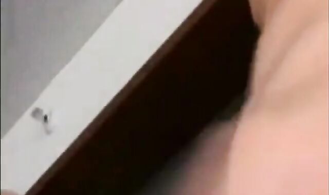 Big Cock Bareback Anal with a Twink Amateur Ends in Facial