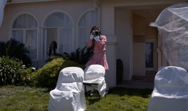 TS bride and her friend caught by photographer fucking