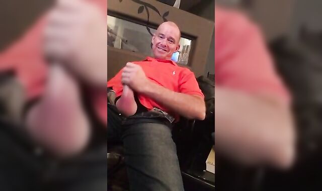 Big-Cock Daddy Strokes to Porn