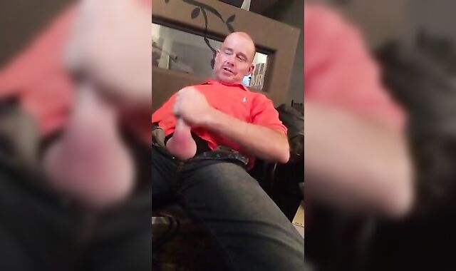 Big-Cock Daddy Strokes to Porn