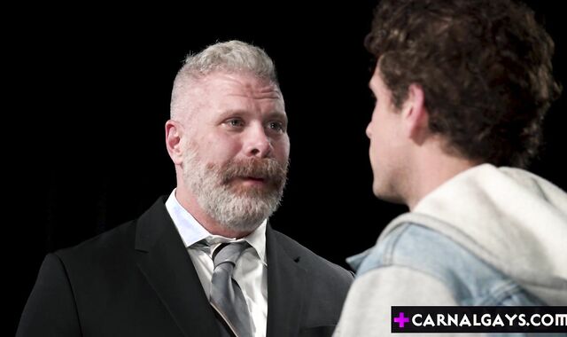 Silver Grizzly Bear vs slender twink!