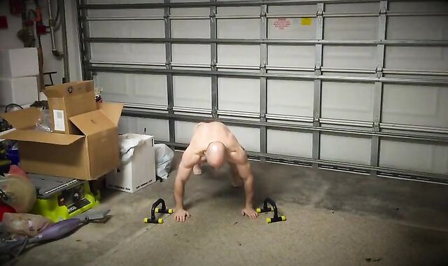 Fit Muscle Daddy Cums Handsfree on Big Cock