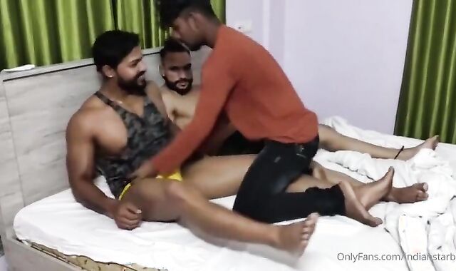 Gay Amateur: Desi Threesome