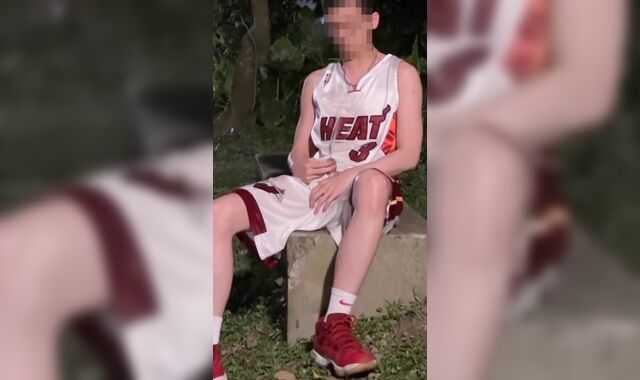 Gay Amateur: Outside Japanese Kit Piss