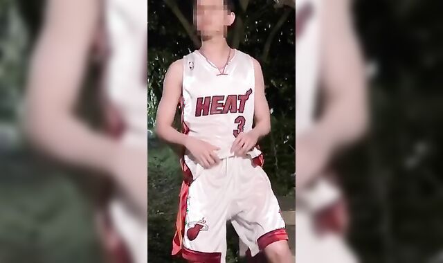 Gay Amateur: Outside Japanese Kit Piss