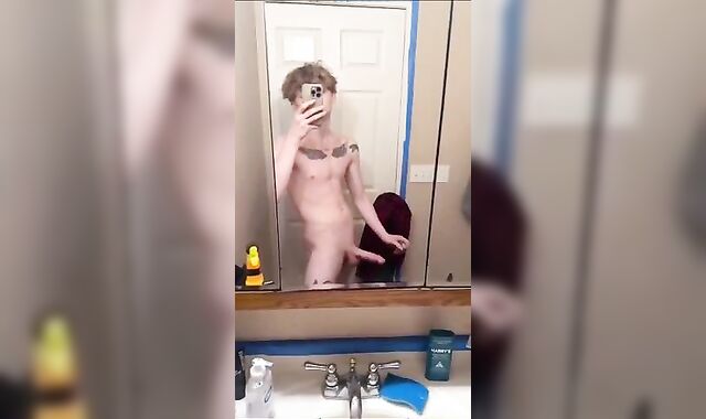 Gay Solo: cute blonde sefie morror instant bate