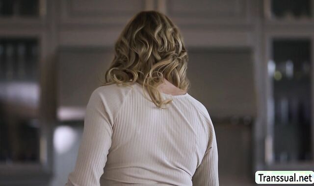 Cant help but keep looking in the ass of TS friend