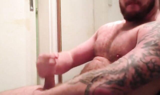 Muscle Bear AussieGrunt's Solo Cum Shot