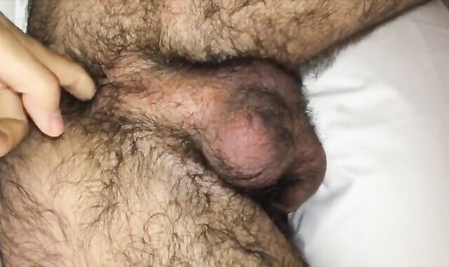 Bareback Webcam Amateur Takes on Hairy Hunk's Virgin Ass