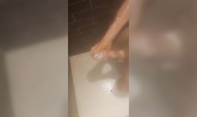 Gay Solo: Shower Jerk Turns Into Piss