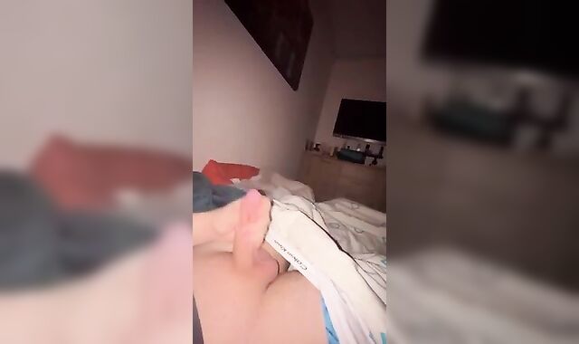 Gay Solo: Shaven Chubby Uncut Jerk & Cum