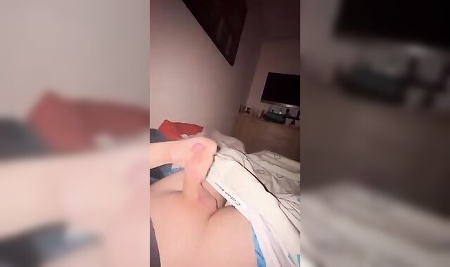 Gay Solo: Shaven Chubby Uncut Jerk & Cum