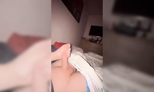 Gay Solo: Shaven Chubby Uncut Jerk & Cum