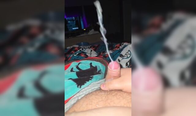 Gay Solo: Chubby Uncut Hyperspermia