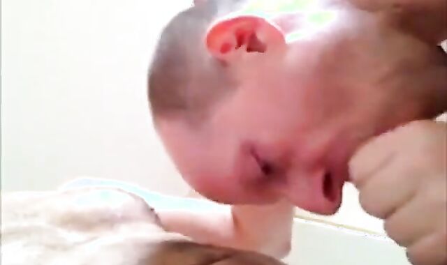 Osos amateurs follando duro en la cama