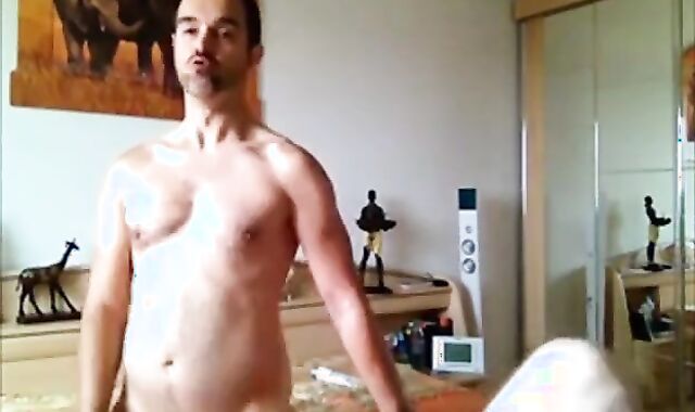 Osos amateurs follando duro en la cama