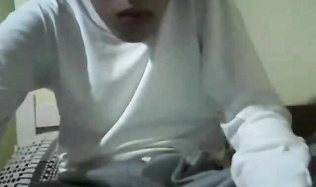 Big-Cock Twink Amateur Masturbating on Webcam