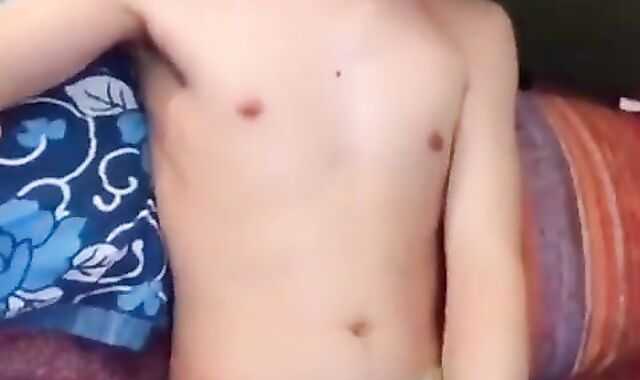 Chinese Twink Masturbates on Cam