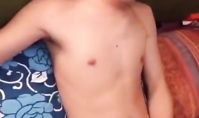 Chinese Twink Masturbates on Cam