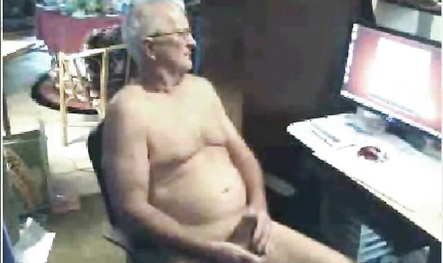 Outdoor Aussie Daddy Anal