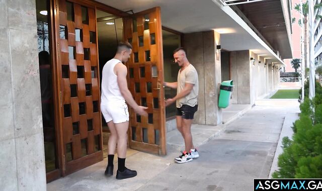 Horny Alex Becker gets stretched by Jax Thirio