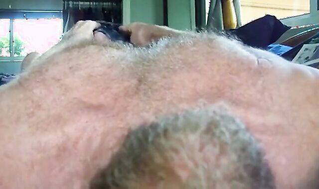Mon gros pénis et mes pieds 2