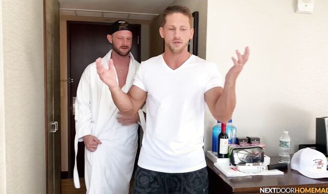Next Door Homemade: Smooching Kahunas Come Calling