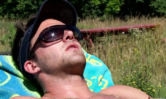 Trystan Bull: Tucking Deep into Poolside Fervor