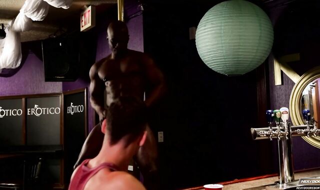 Next Door Studios: Jay Eats and Deep-throats Brandon's Bootie