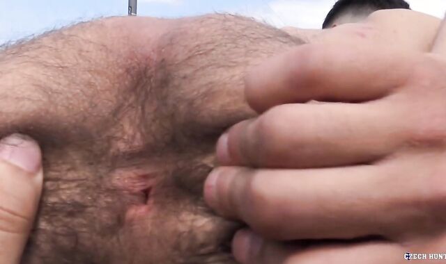 Czech Hunter: Hand job outdoors along with queer Hunter