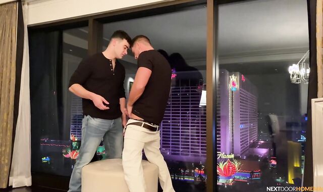 Next Door Homemade: Homo loves screwing